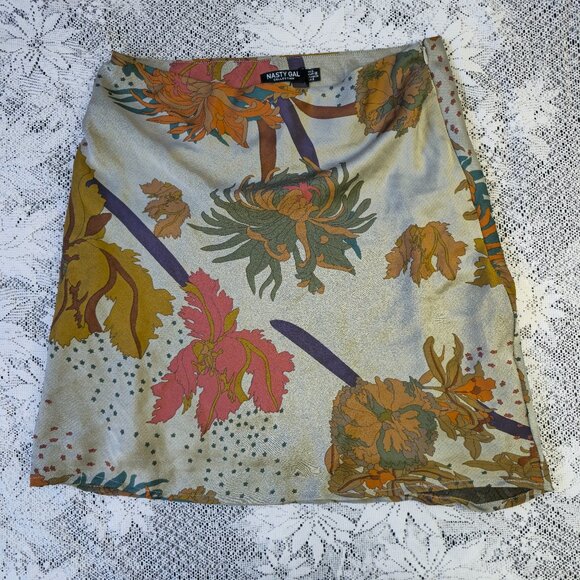 NWOT Nasty Gal Floral Skirt, Size 4 - Picture 3 of 5